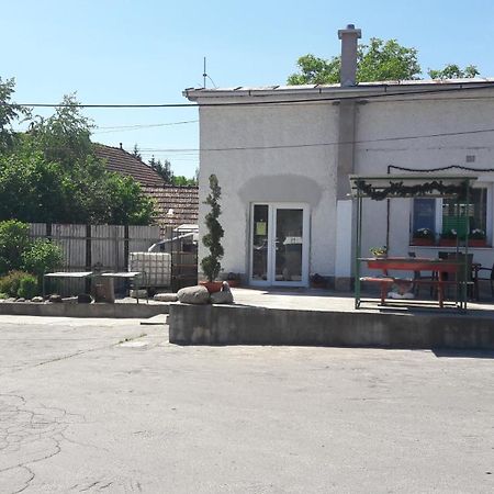 Apartman Yvet Sucany Екстериор снимка