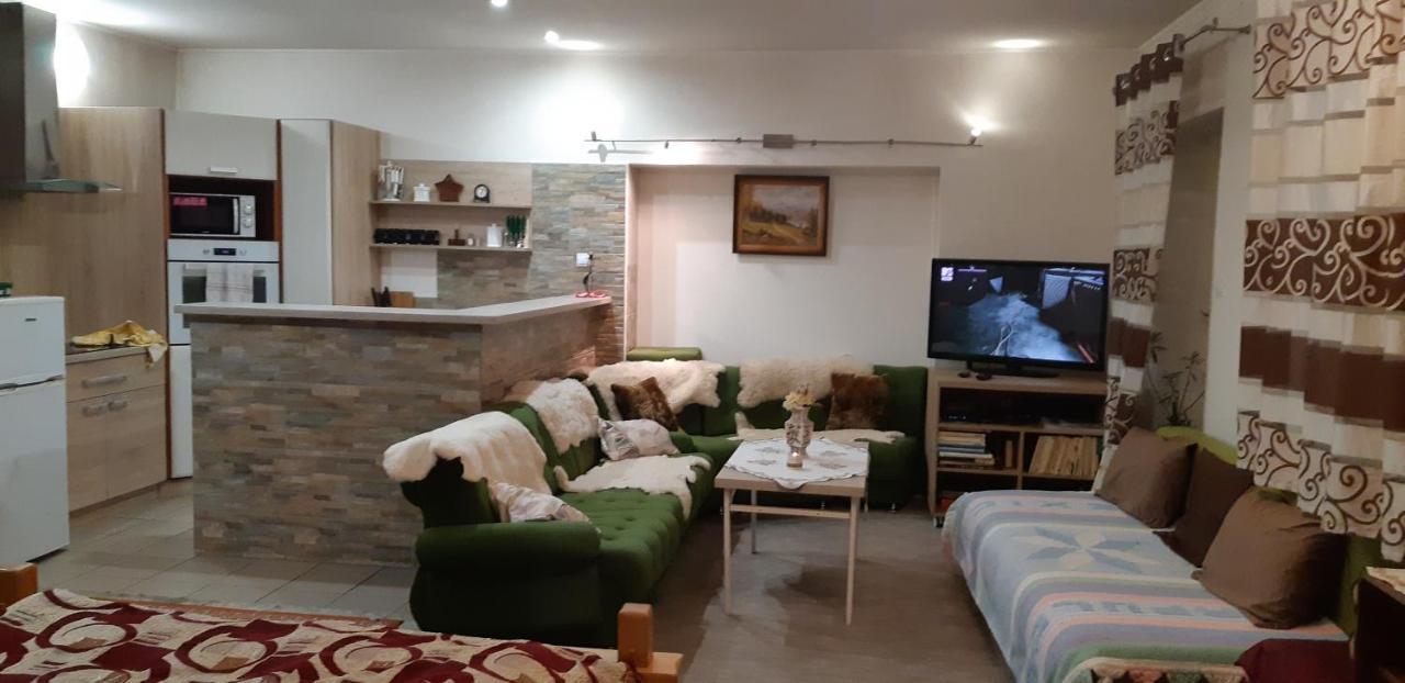 Apartman Yvet Sucany Екстериор снимка