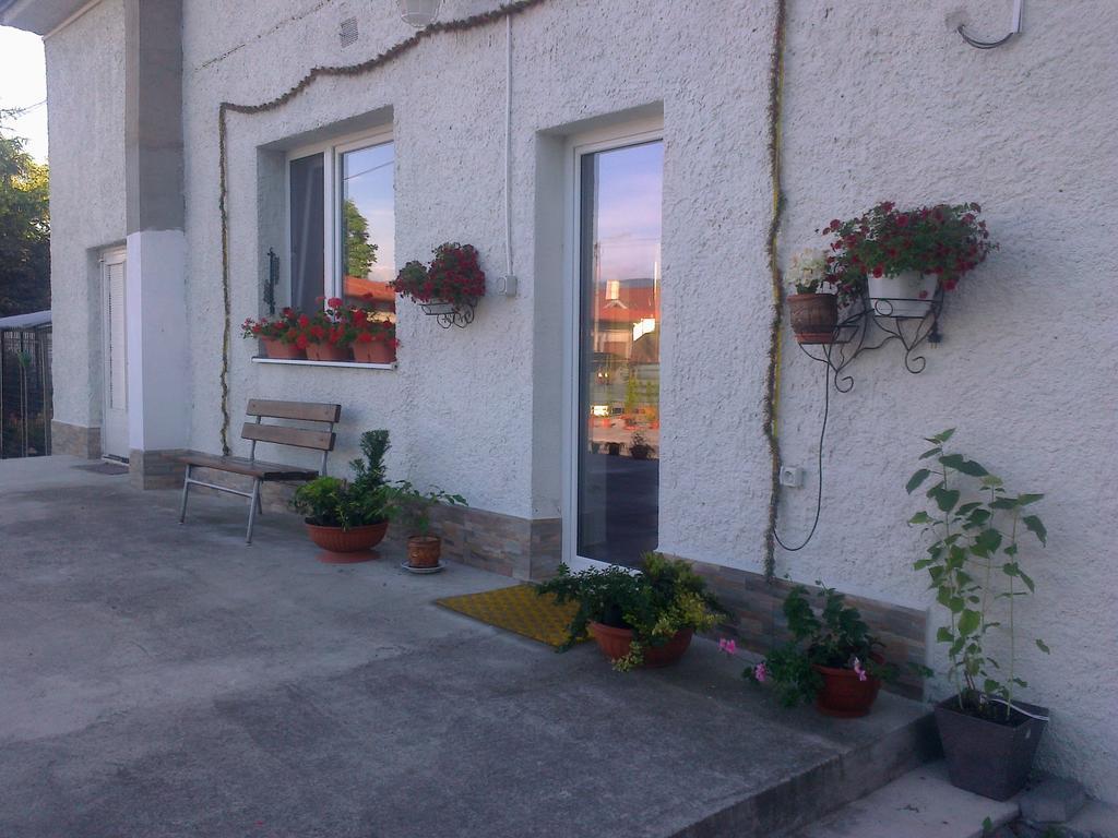 Apartman Yvet Sucany Екстериор снимка