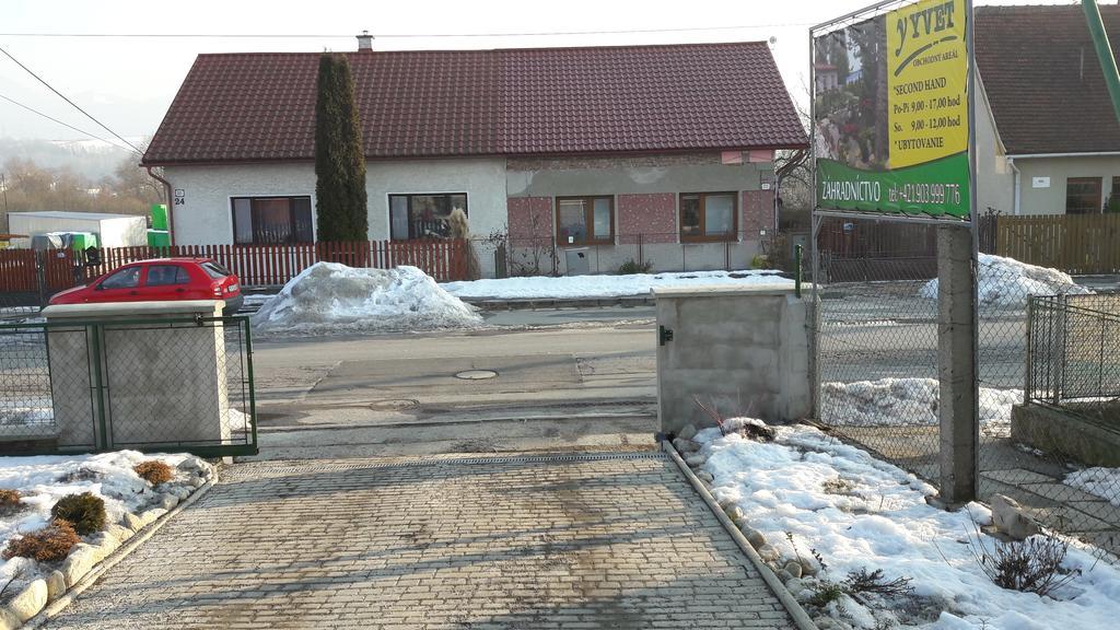 Apartman Yvet Sucany Екстериор снимка