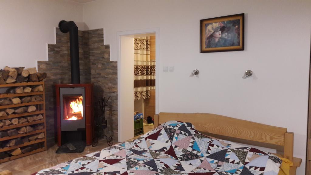 Apartman Yvet Sucany Екстериор снимка