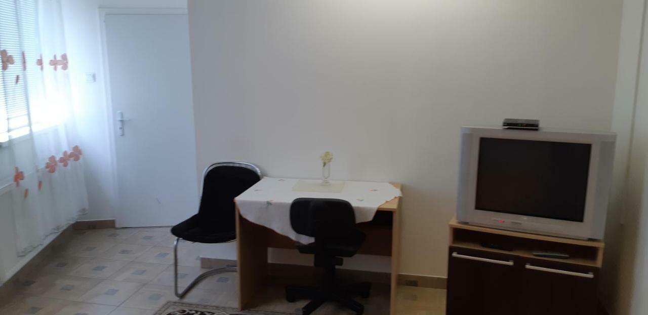 Apartman Yvet Sucany Екстериор снимка