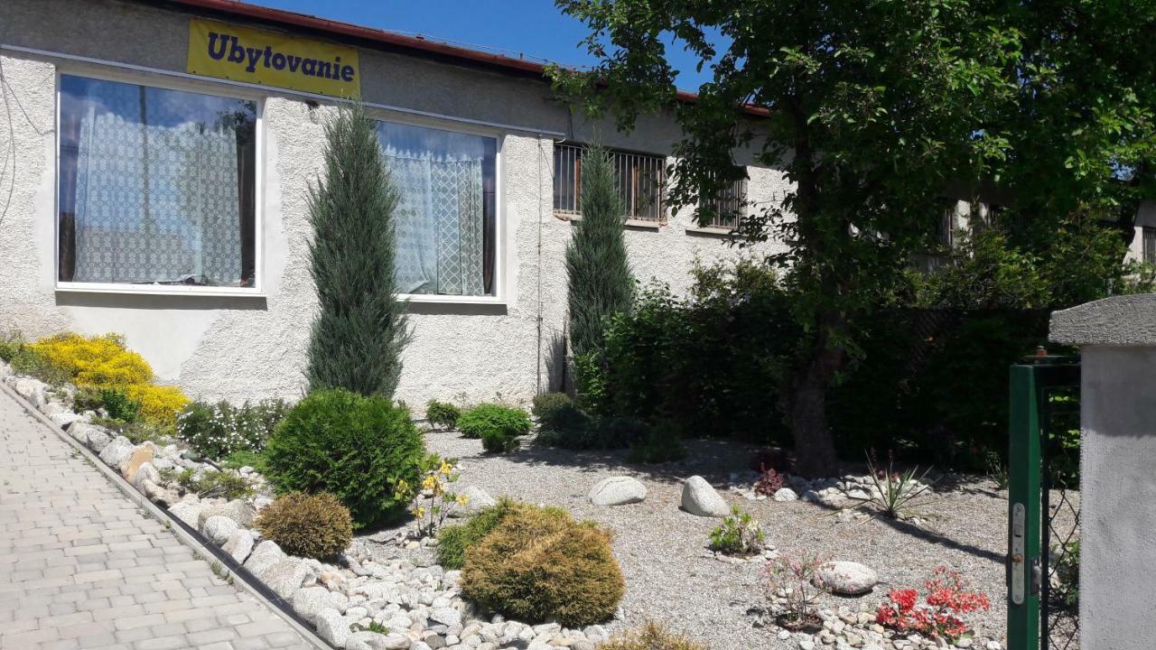 Apartman Yvet Sucany Екстериор снимка