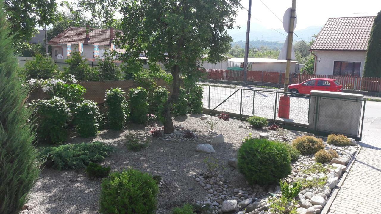 Apartman Yvet Sucany Екстериор снимка