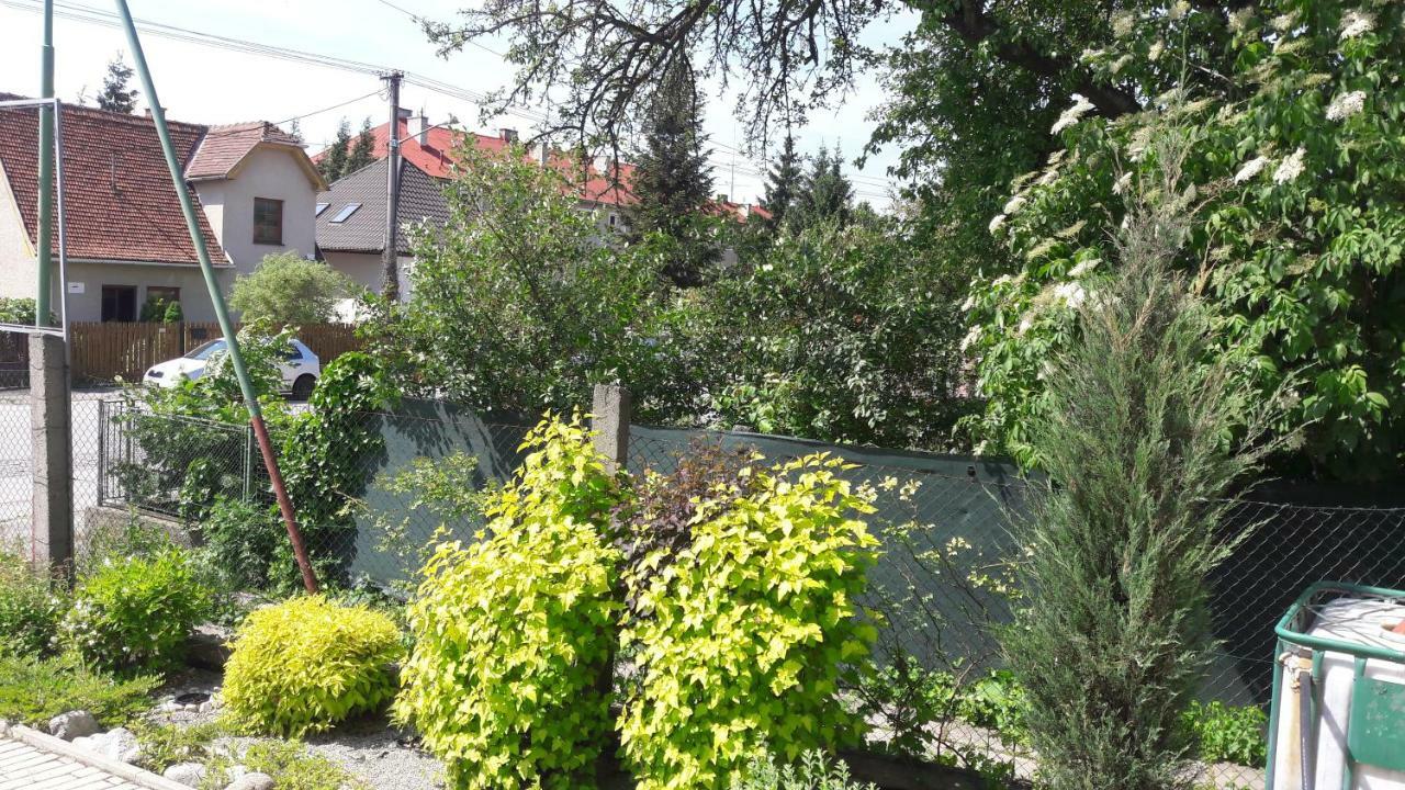 Apartman Yvet Sucany Екстериор снимка