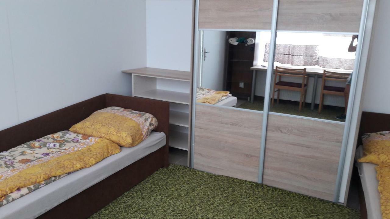 Apartman Yvet Sucany Екстериор снимка
