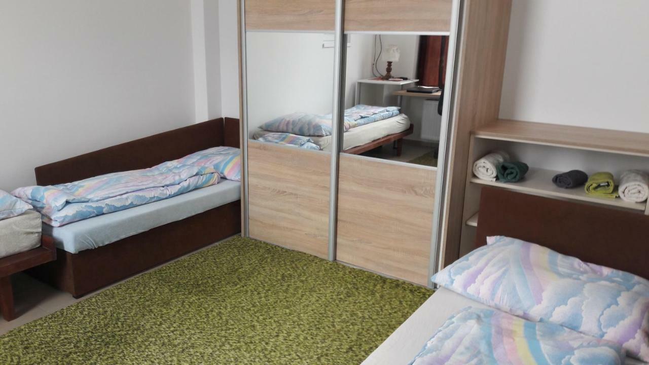 Apartman Yvet Sucany Екстериор снимка